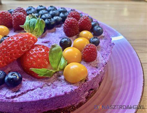 RAW torta s lesným ovocím a kokosovou plnkou