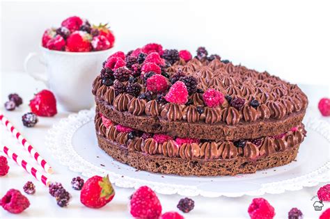 Fotodemonštrácia: Podkovovitá torta s čokoládovým krémom a ovocím